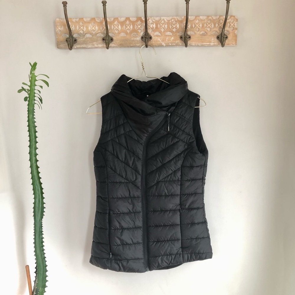 Black mid-weight/light insulated vest